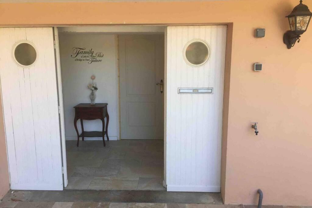 Peaceful 3 Bedroom 8 Person Ground Floor Apartment With Large Private Heated Pool La Digne-d'Amont Dış mekan fotoğraf